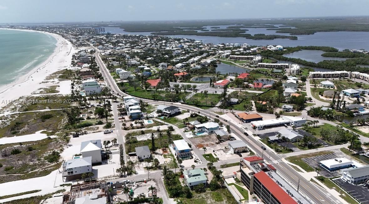 待售: $725,000 (0.13 acres)