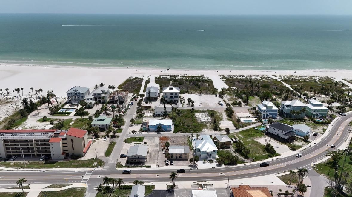 待售: $725,000 (0.13 acres)