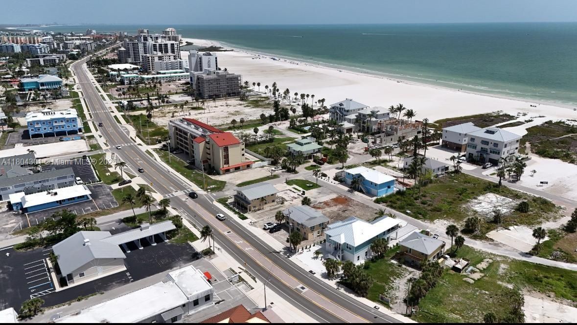 待售: $725,000 (0.13 acres)