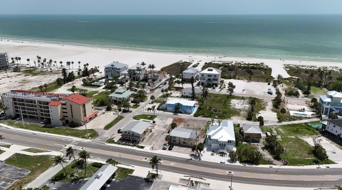 待售: $725,000 (0.13 acres)