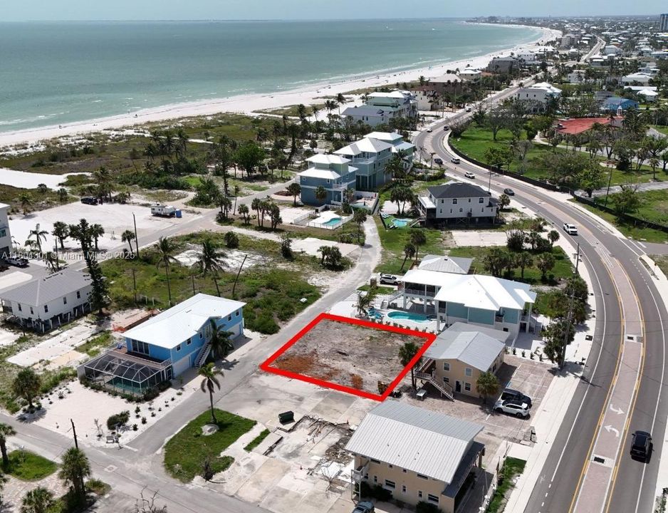 待售: $725,000 (0.13 acres)