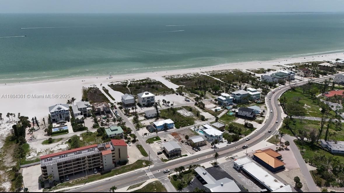 待售: $725,000 (0.13 acres)