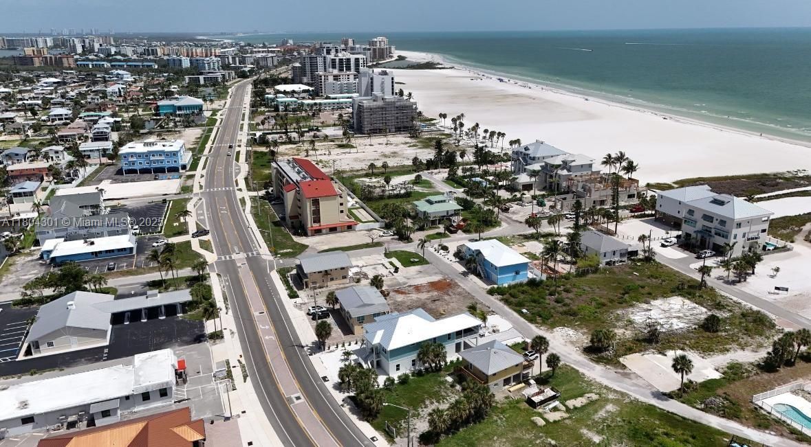 待售: $725,000 (0.13 acres)