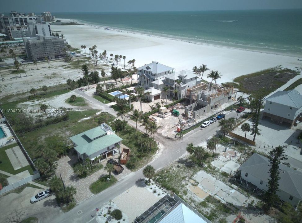 待售: $725,000 (0.13 acres)