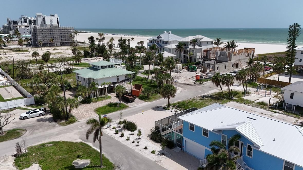 待售: $725,000 (0.13 acres)