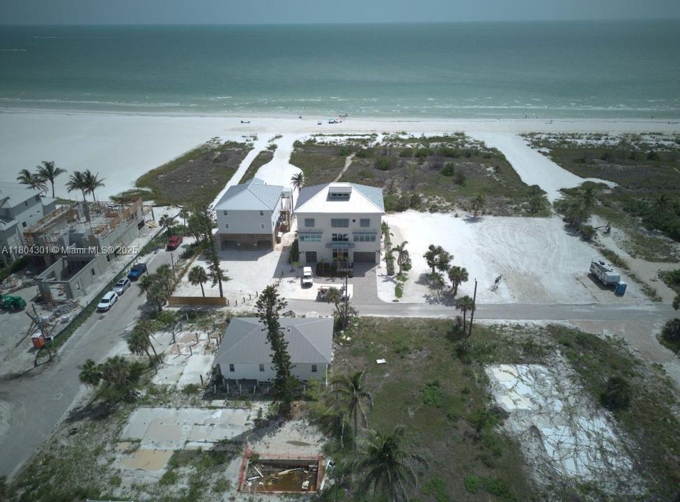 待售: $725,000 (0.13 acres)