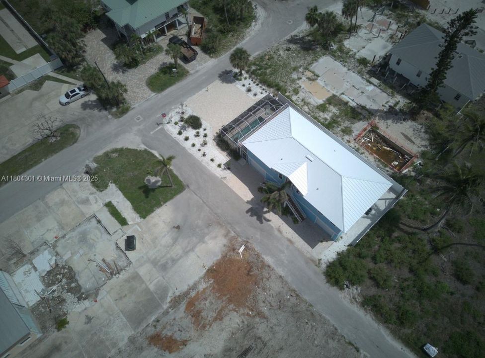 待售: $725,000 (0.13 acres)