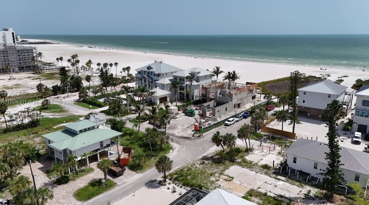 待售: $725,000 (0.13 acres)