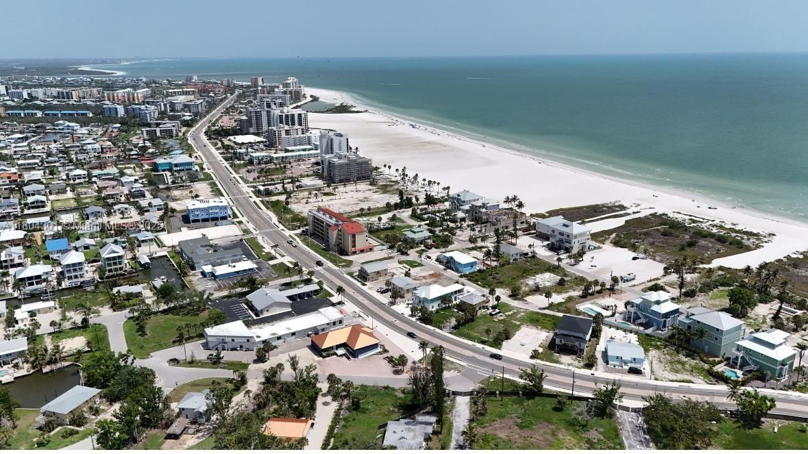 待售: $725,000 (0.13 acres)