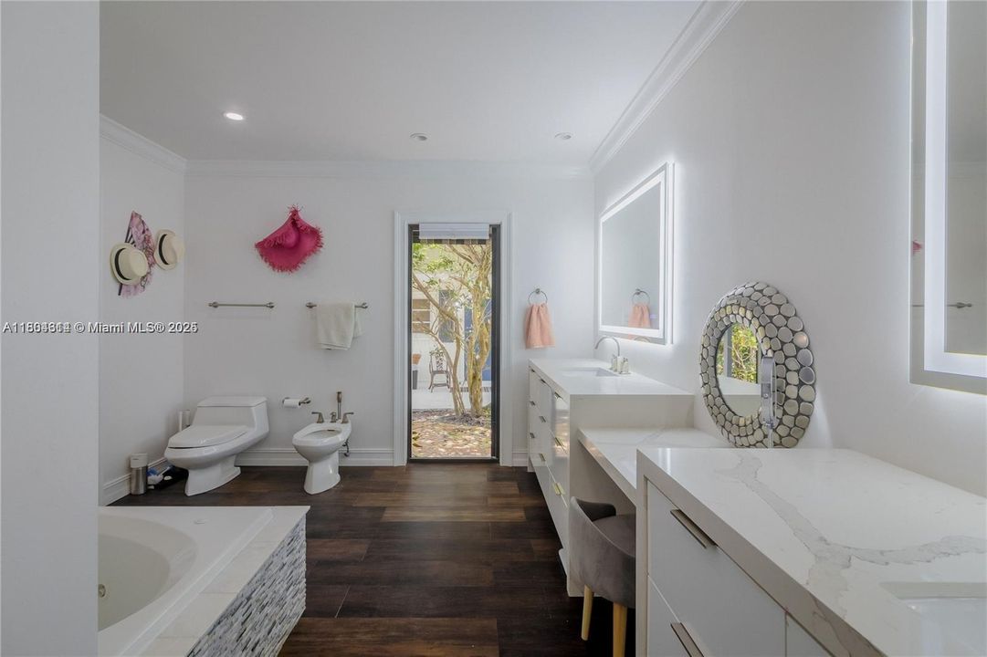 En Renta: $12,250 (4 camas, 3 baños, 2458 Pies cuadrados)