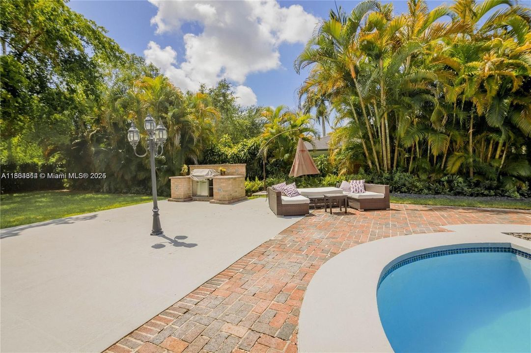 En Renta: $12,250 (4 camas, 3 baños, 2458 Pies cuadrados)