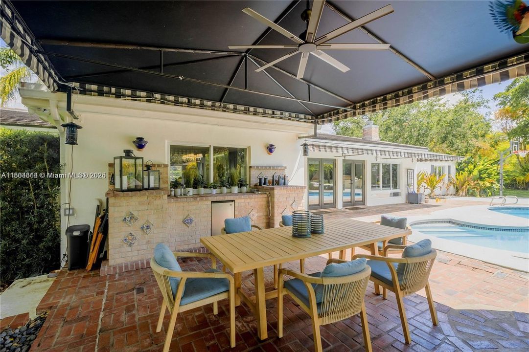 En Renta: $12,250 (4 camas, 3 baños, 2458 Pies cuadrados)