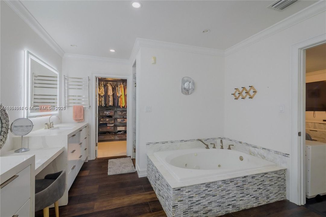 En Renta: $12,250 (4 camas, 3 baños, 2458 Pies cuadrados)