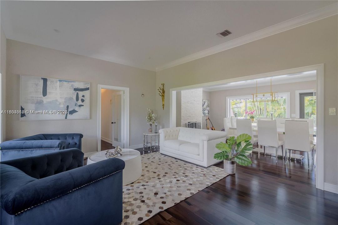 En Renta: $12,250 (4 camas, 3 baños, 2458 Pies cuadrados)