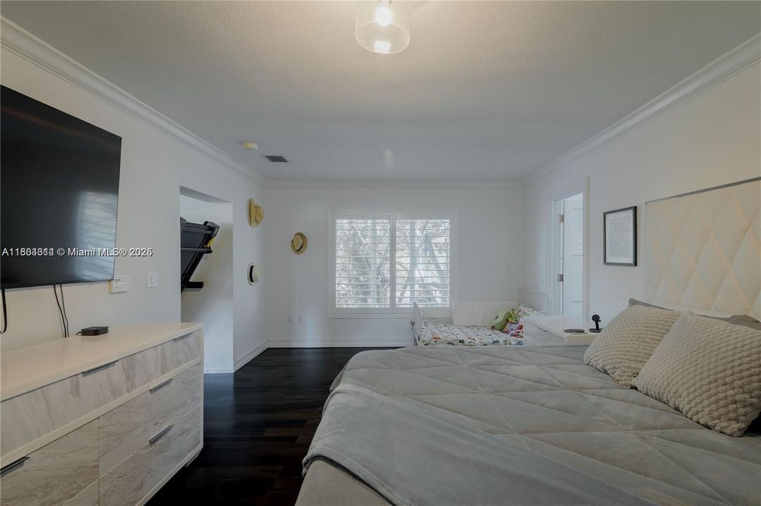 En Renta: $12,250 (4 camas, 3 baños, 2458 Pies cuadrados)