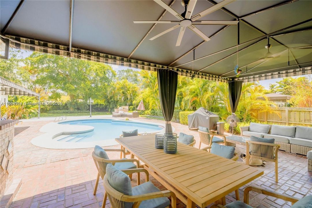 En Renta: $12,250 (4 camas, 3 baños, 2458 Pies cuadrados)