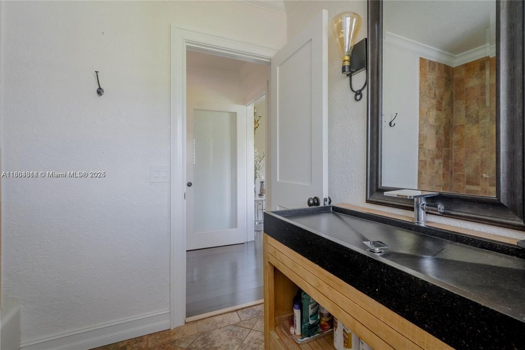 En Renta: $12,250 (4 camas, 3 baños, 2458 Pies cuadrados)