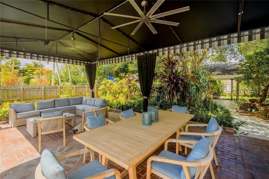 En Renta: $12,250 (4 camas, 3 baños, 2458 Pies cuadrados)