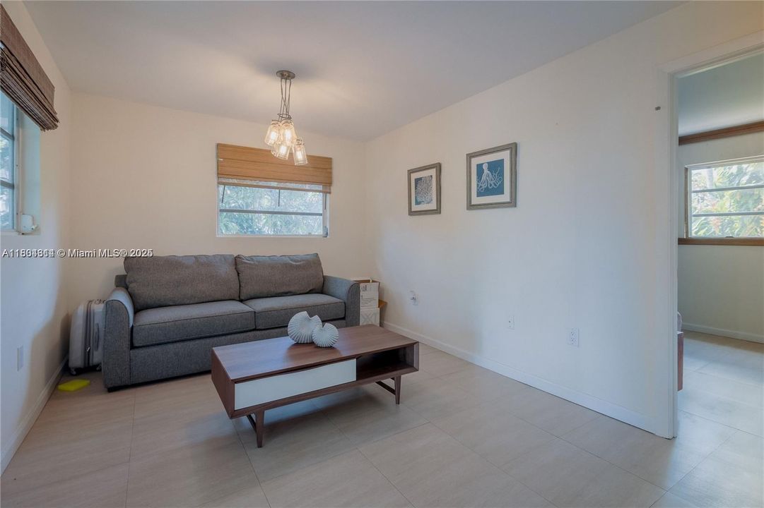 En Renta: $12,250 (4 camas, 3 baños, 2458 Pies cuadrados)