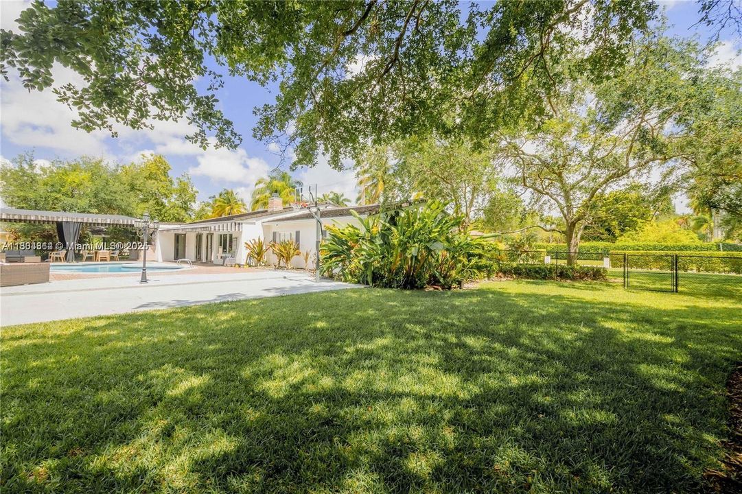 En Renta: $12,250 (4 camas, 3 baños, 2458 Pies cuadrados)