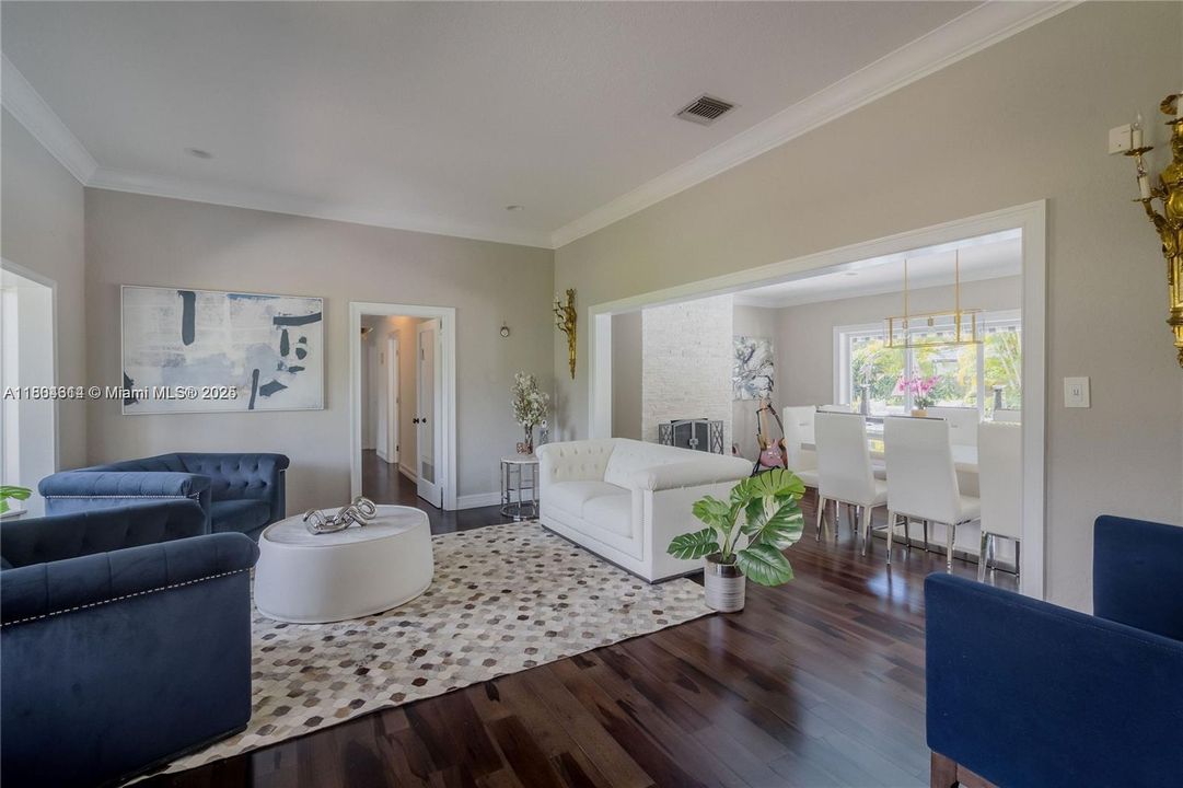 En Renta: $12,250 (4 camas, 3 baños, 2458 Pies cuadrados)