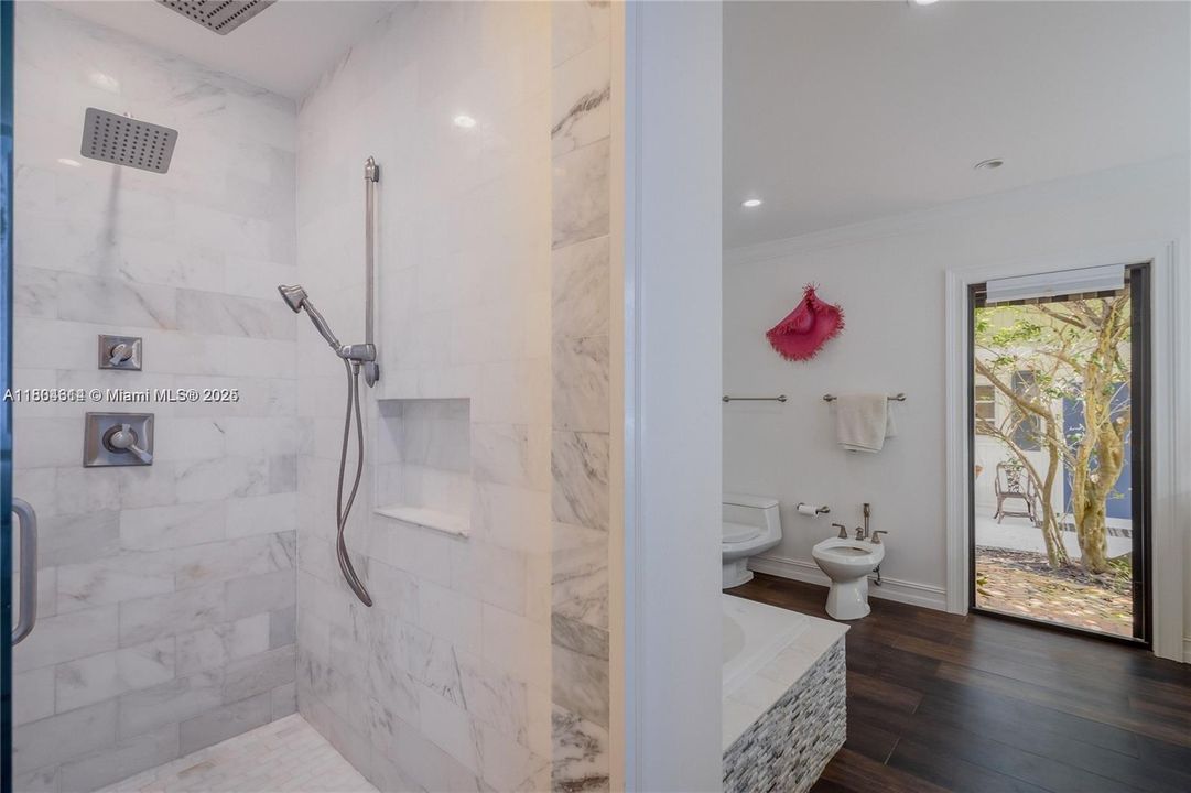 En Renta: $12,250 (4 camas, 3 baños, 2458 Pies cuadrados)