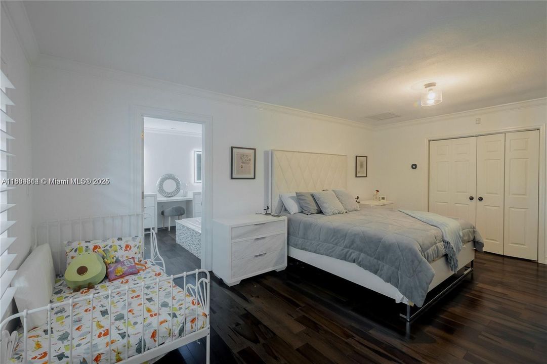 En Renta: $12,250 (4 camas, 3 baños, 2458 Pies cuadrados)