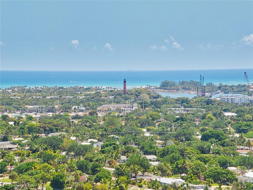 Недавно продано: $649,000 (4 спален, 2 ванн, 1828 Квадратных фут)
