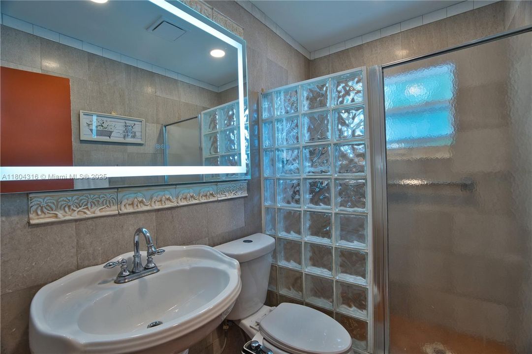 Недавно продано: $649,000 (4 спален, 2 ванн, 1828 Квадратных фут)