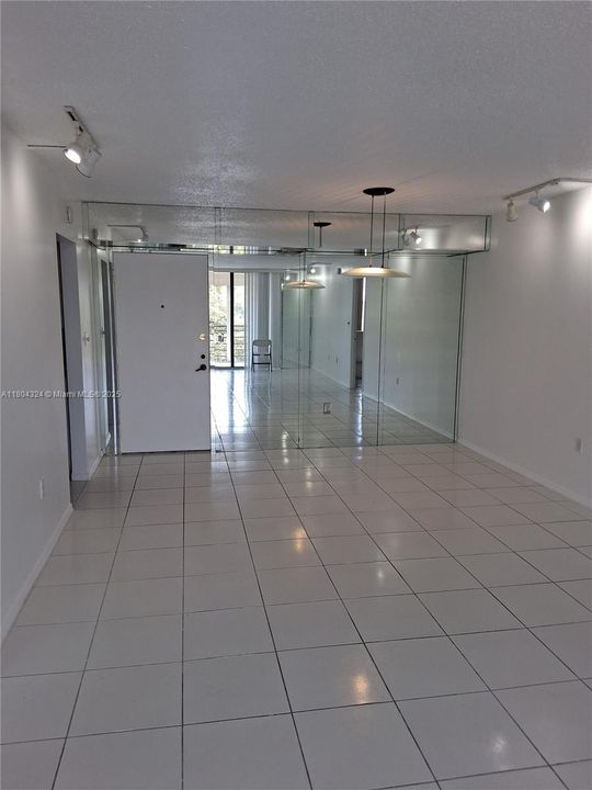 Недавно продано: $175,900 (2 спален, 2 ванн, 0 Квадратных фут)