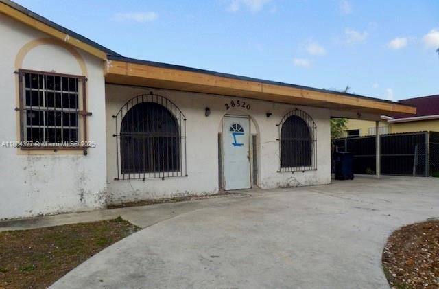 Active With Contract: $309,900 (4 beds, 2 baths, 1784 Square Feet)