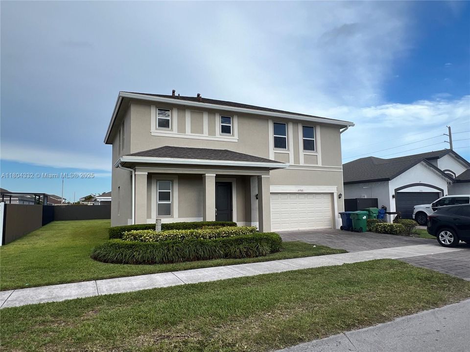 最近售出: $619,000 (4 贝兹, 3 浴室, 2204 平方英尺)