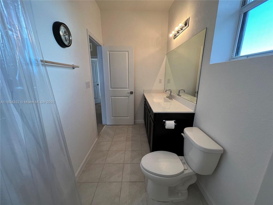 最近售出: $619,000 (4 贝兹, 3 浴室, 2204 平方英尺)