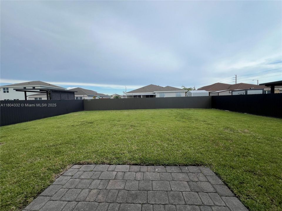 最近售出: $619,000 (4 贝兹, 3 浴室, 2204 平方英尺)