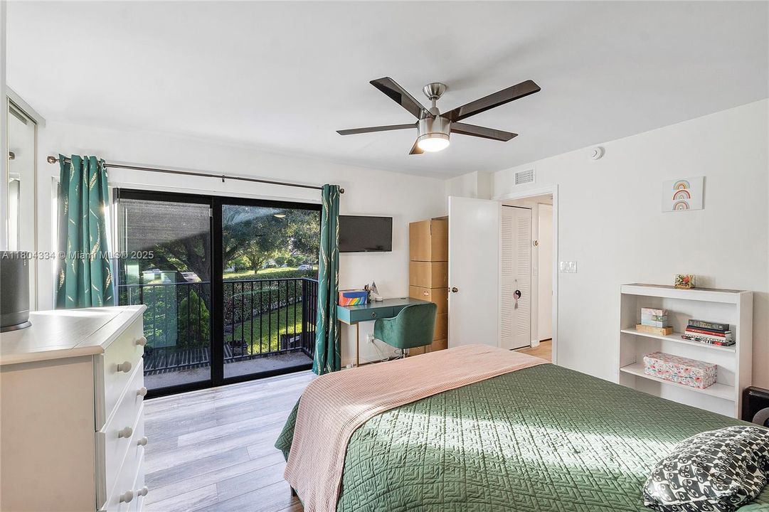 Active With Contract: $370,000 (2 beds, 2 baths, 1372 Square Feet)