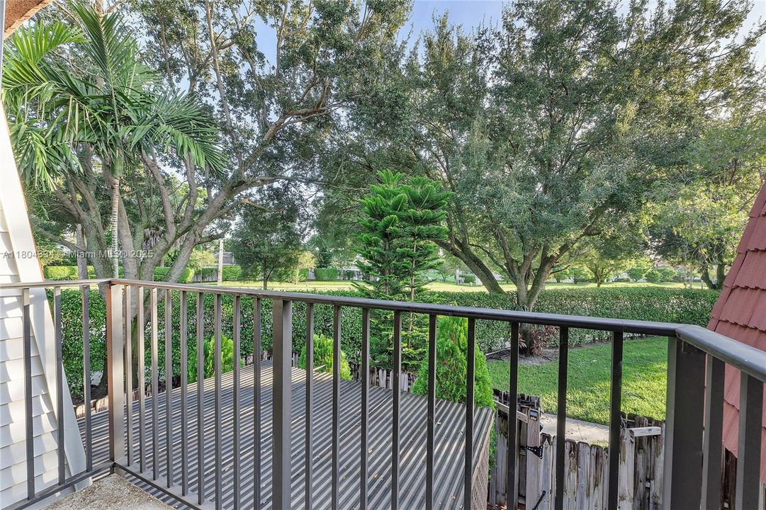 Active With Contract: $370,000 (2 beds, 2 baths, 1372 Square Feet)