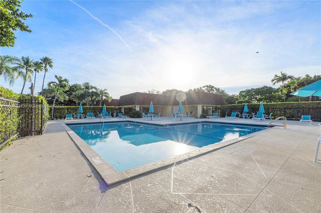 Active With Contract: $370,000 (2 beds, 2 baths, 1372 Square Feet)