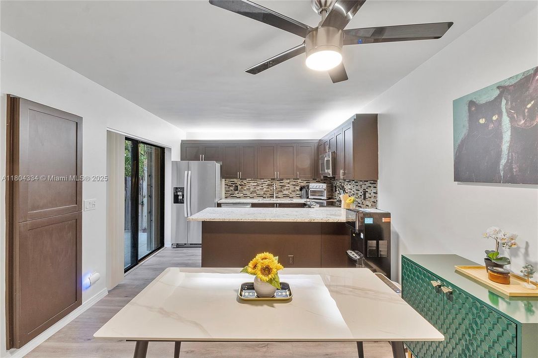 Active With Contract: $370,000 (2 beds, 2 baths, 1372 Square Feet)