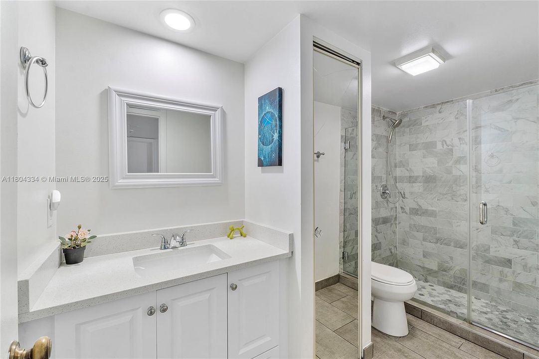 Active With Contract: $370,000 (2 beds, 2 baths, 1372 Square Feet)