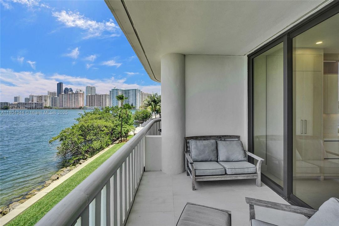 Recently Sold: $1,799,000 (3 beds, 3 baths, 2718 Square Feet)