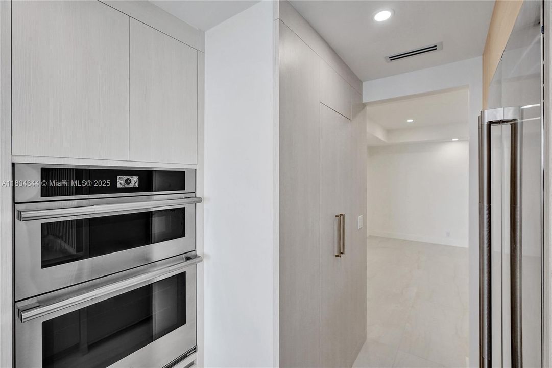 Recently Sold: $1,799,000 (3 beds, 3 baths, 2718 Square Feet)