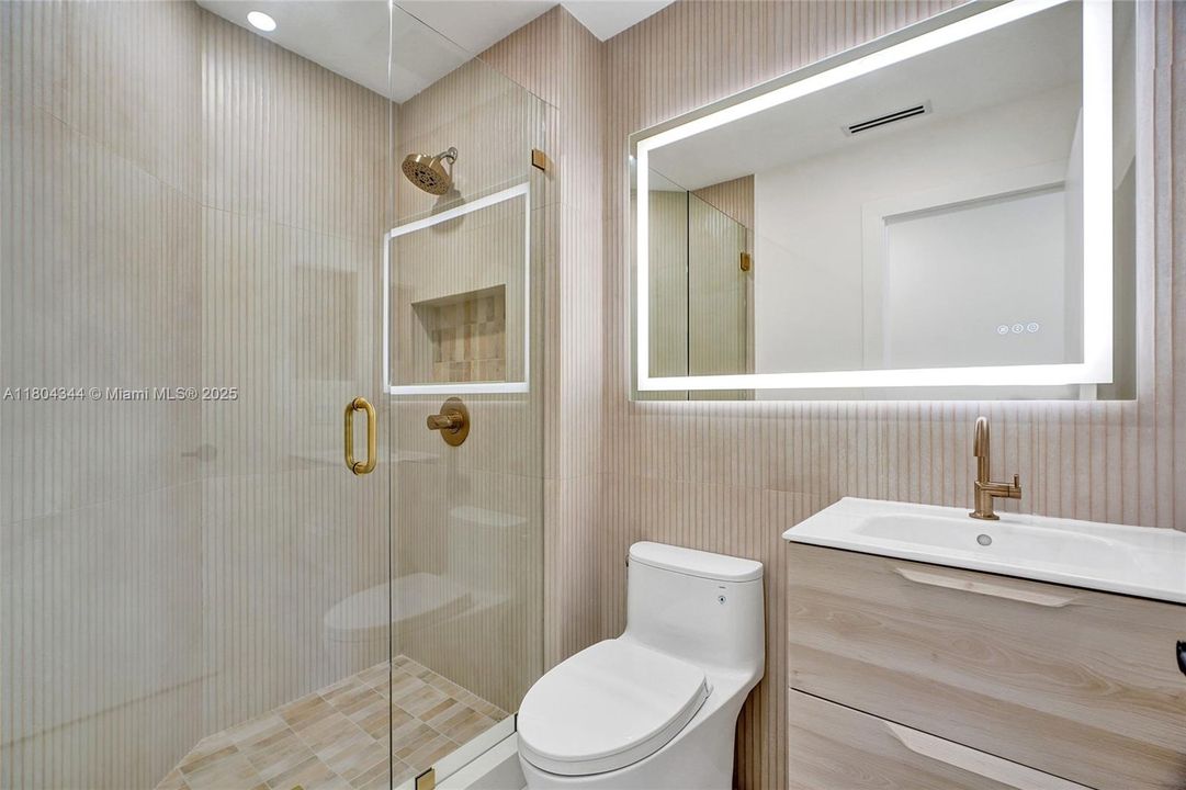 Recently Sold: $1,799,000 (3 beds, 3 baths, 2718 Square Feet)