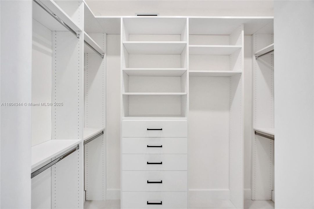 Recently Sold: $1,799,000 (3 beds, 3 baths, 2718 Square Feet)