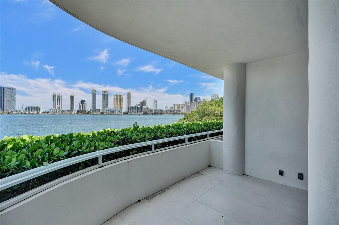 Recently Sold: $1,799,000 (3 beds, 3 baths, 2718 Square Feet)