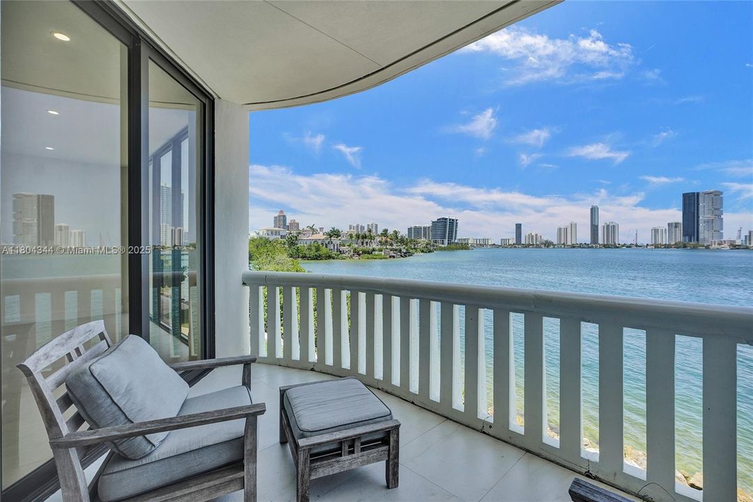 Recently Sold: $1,799,000 (3 beds, 3 baths, 2718 Square Feet)