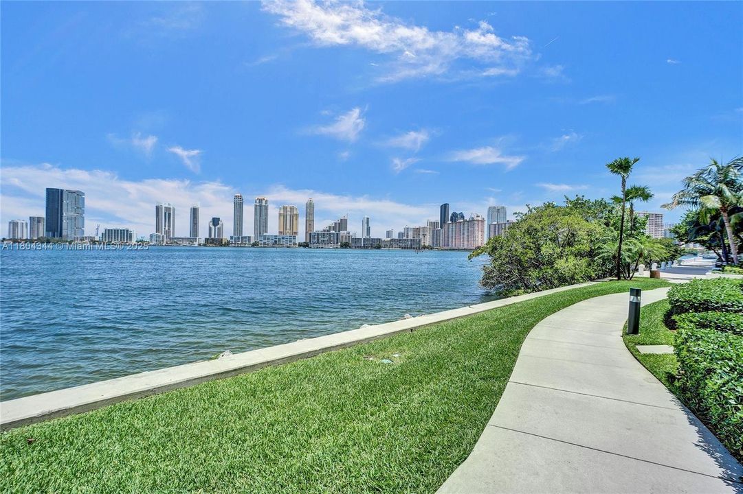Recently Sold: $1,799,000 (3 beds, 3 baths, 2718 Square Feet)