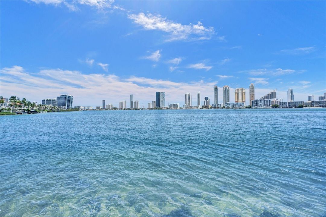 Recently Sold: $1,799,000 (3 beds, 3 baths, 2718 Square Feet)