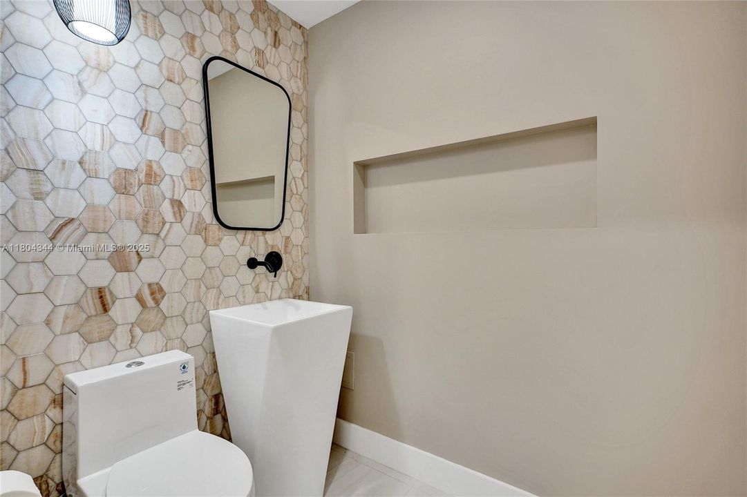 Recently Sold: $1,799,000 (3 beds, 3 baths, 2718 Square Feet)