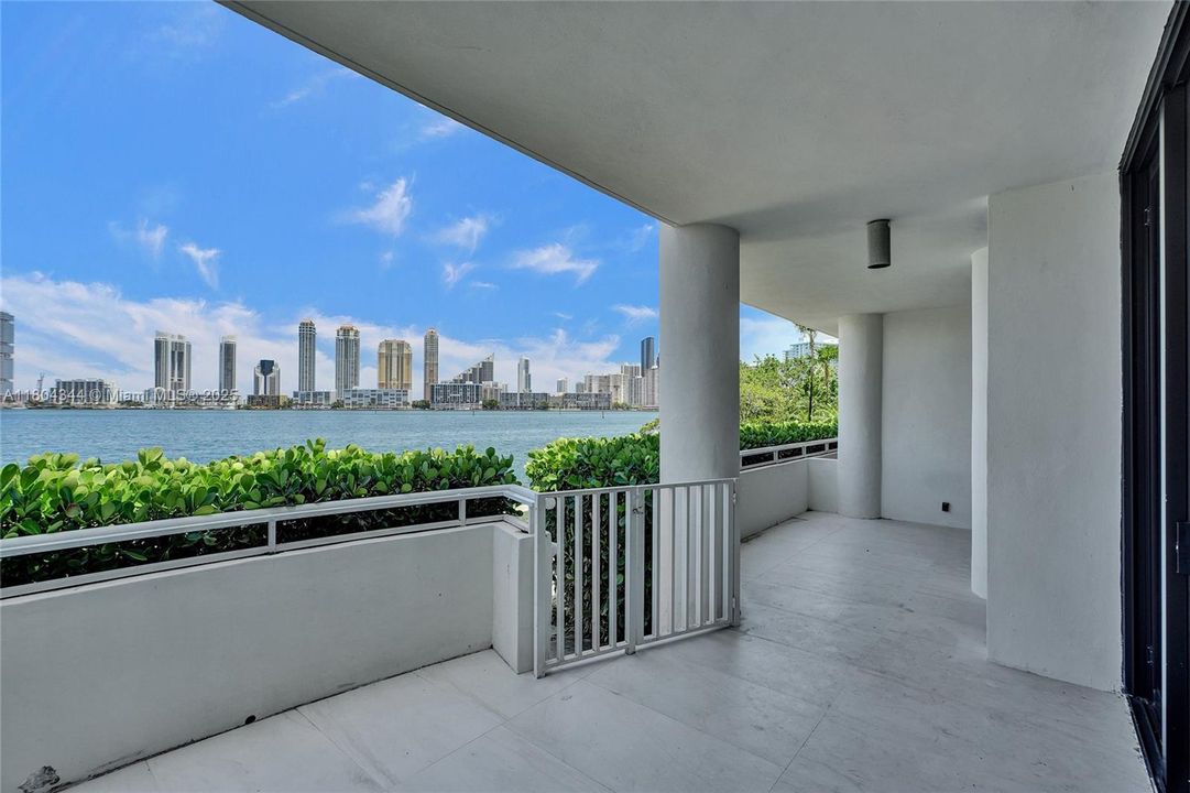 Recently Sold: $1,799,000 (3 beds, 3 baths, 2718 Square Feet)