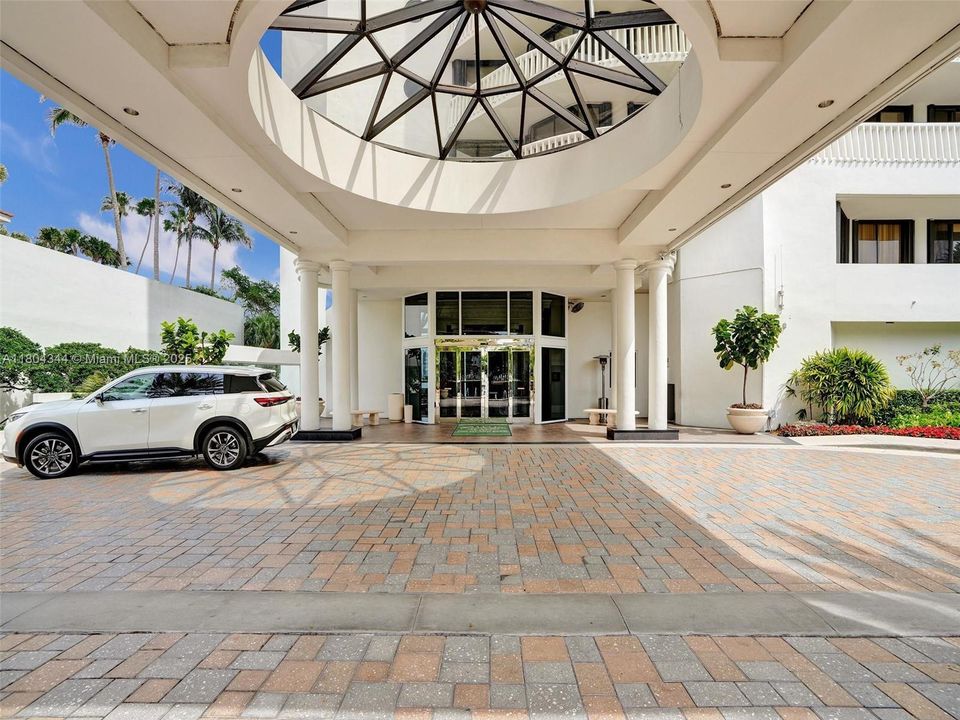 Recently Sold: $1,799,000 (3 beds, 3 baths, 2718 Square Feet)